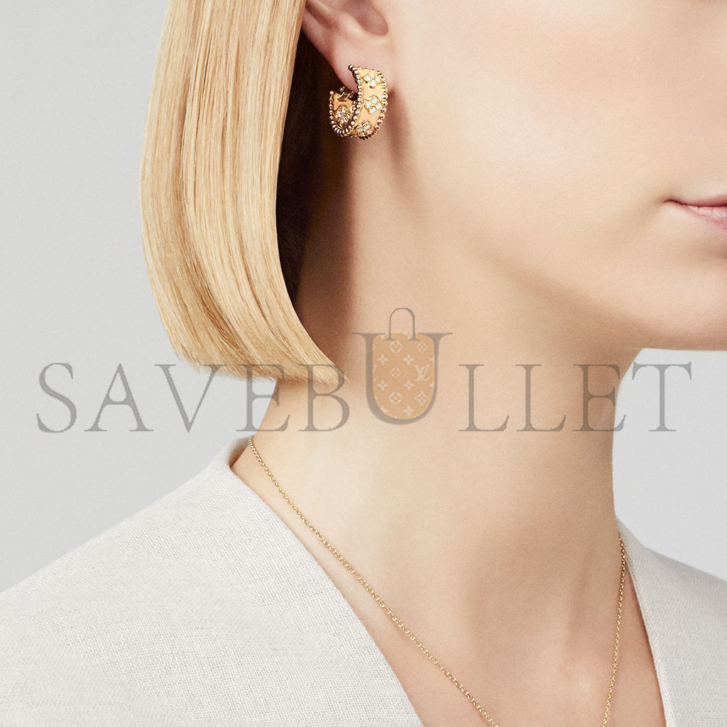 V*N CL*F arpels perlÉe clovers hoop earrings vcaro3ye00
